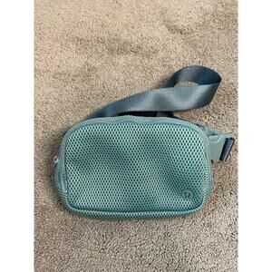 NWOT Lululemon Everywhere Belt Bag,‎ Knit Mesh